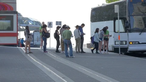 People getting onto excursion bus. Morning. Video stock 93099941