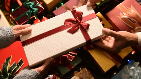 People giving presents to one another in Christmas and New year Festivals Vídeos de archivo 139252260