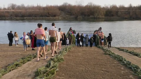 People go to the river. Bathing on the feast of Epiphany. Stock-Footage 230732798
