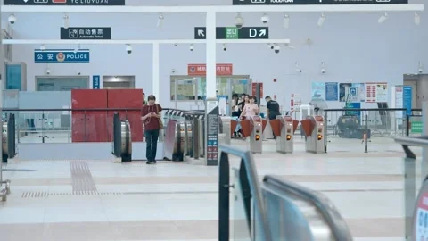 People go through security checks when they take the subway，Commuting Stock Footage 284324940