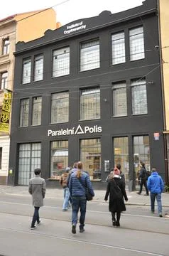 People going to Parallel Polis contemporary art headquarters in Prague, Czech Re 库存照片