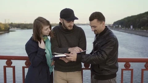 People have the conversation at the bridge Stock Footage