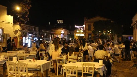 People having dinner outside in old town of Cunda (Alibey) island. Video stock 87621562