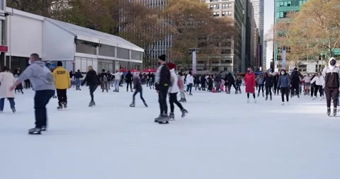 People having fun ice skating in Bryant park. Families enjoying ice rink in NYC 스톡 동영상 219901259