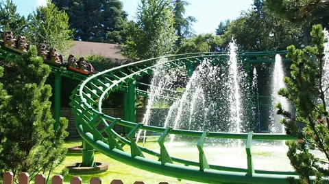 People having fun looping at roller coaster called magic mountain 스톡 동영상 66692629