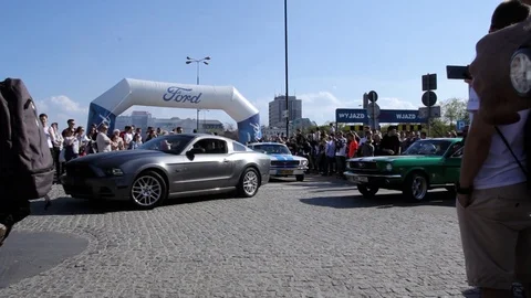 People Helping To Pull Broken Ford Mustang Stock Footage 89538407