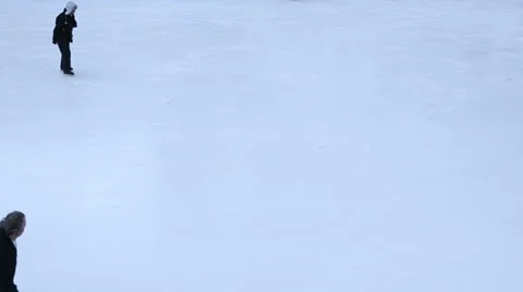 People ice skating Stockbeeldmateriaal 36166311