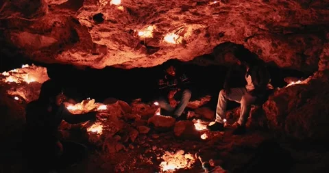 People inside a cave 스톡 동영상 212608576