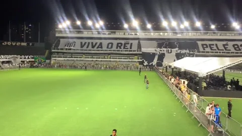 People keep coming to see Pele lying in state in Vila Belmiro, Santos (SP), Stock Footage 228990114