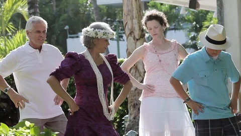 People learning to dance. 库存影片 88367992