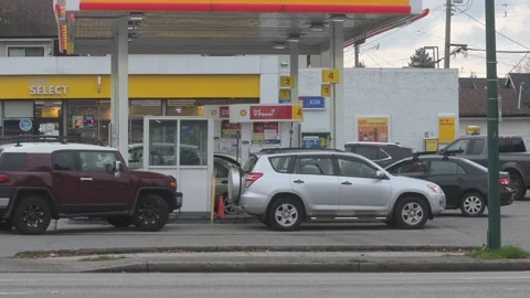 People Lined Up to get Gas, Vancouver, Nov 20-2021 Stock Footage 165581035