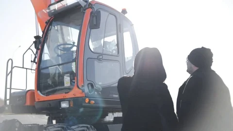 People look at the excavator Stock Footage 124946544