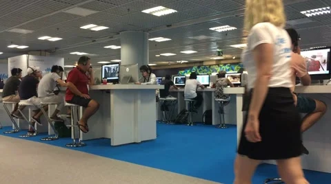People look at work and winners. Ambience on Cannes Lions 2016 Vidéo 66463873