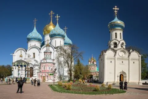 People on main square in Holy Trinity-Sergius Lavra Foto stock