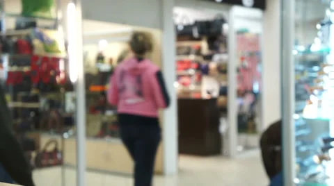 People in the mall. Out of focus. Stock-Footage 37321697
