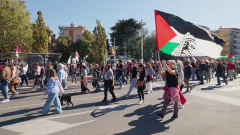 People March With Palestinian Flags Through Central Rome Stock Footage 319077202