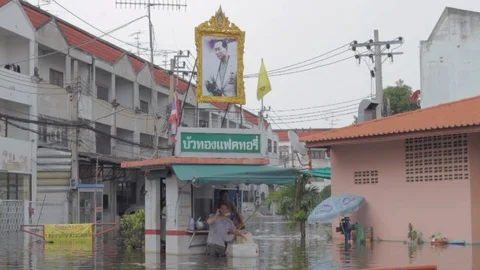 People migrate to safe area during a big flooding Stock Footage 96231967