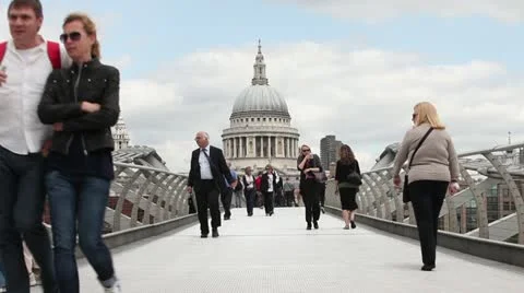 People on Millenium Bridge  스톡 동영상 21028472