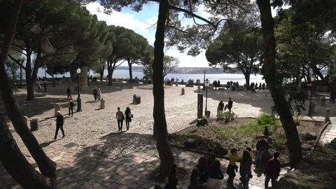 People at Miradouro do Castelo de Sao Jorge Video stock 87288272