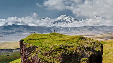 People on mountain peak Vídeo Stock 137015348