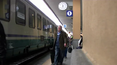 People near the train Видео 32712877