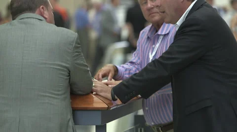 People networking at a tradeshow Vídeos de archivo 49386583