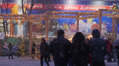 People New Year's Evening Kiev Sophia Square Santa Claus People in Red Santa 動画素材 59131835