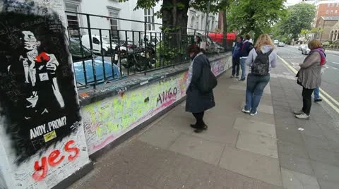 People outside Abbey Road Studios Stock-Footage 11128425