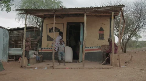 People outside small African shop 動画素材 59796780