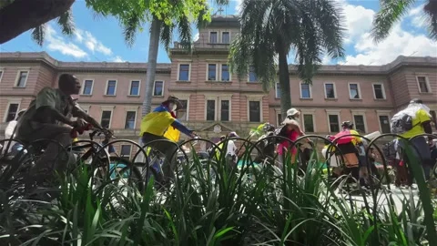 People Passing Vidéo 154471853