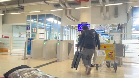People passing through an automatic ticket gate at a modern train station. Видео 333836776