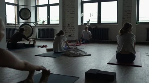 People perform exercises in the hall 스톡 동영상 102539096
