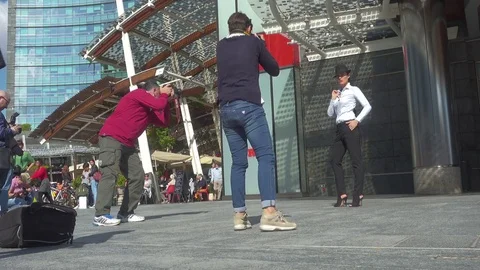 People perform an outdoor training workshop in Gae Aulenti Square, Milan, Italy. Stock-Footage 83253617