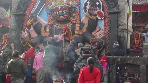 People perform rituals of worship to the deity Stock Footage 59138620