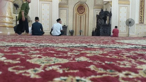 People performing tarawih prayers at the mosque in the holy month of Ramadan Stock Footage 270503923