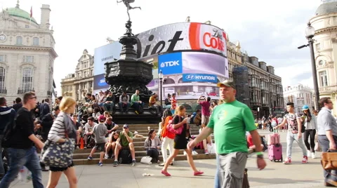 People at Picadilly Circus Vidéo 40336085