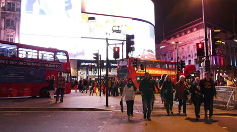People at Picadilly Circus in the night Stock Footage 40393048