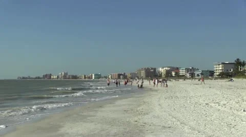 People playing on the beach Stock-Footage 12689695