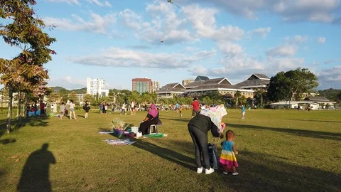 People playing kites and bubbles Video stock 100939984