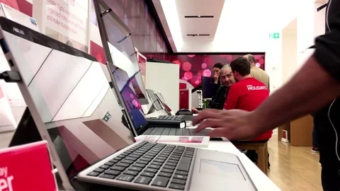 People playing new computer at Microsoft store in Burnaby BC Canada 스톡 동영상 70933213