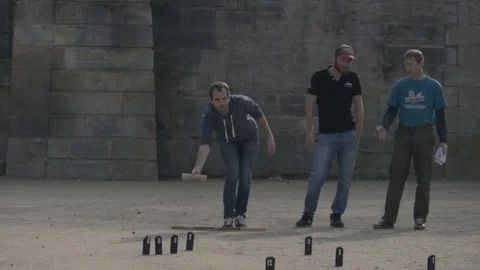 People playing petonque 스톡 동영상 87345687