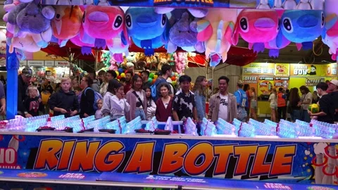 People playing ring a bottle game, a popular carnival game at the Showbag Vidéo 313330241