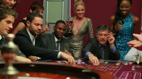 People playing roulette Vidéo 12289028