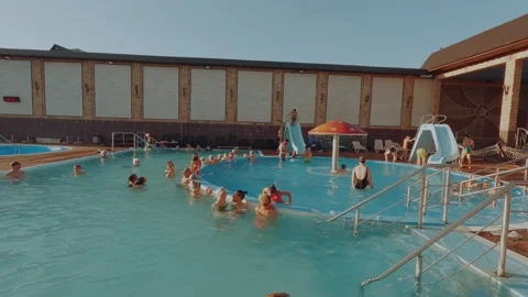 People in the pool, wellness pool Vidéo 330200214
