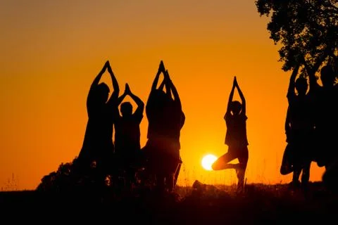 People practicing yoga Fotos Stock