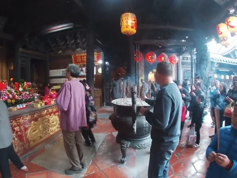 People Praying Inside Mazu Temple, Lukang, Taiwan (1st Jan 2020) Видео 344041361