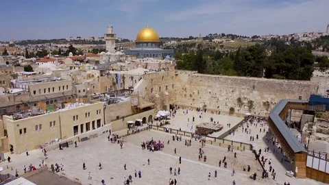 People praying on the wall, the Temple Mount, the Night Dome of the Rock Dome Видео 124522721