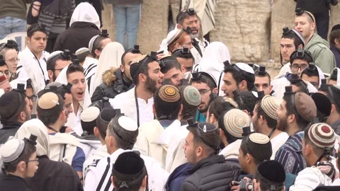 People praying on the wall, the Temple Mount, the Night Dome of the Rock Dome Stockbeeldmateriaal 124522736