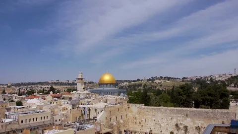 People praying on the wall, the Temple Mount, the Night Dome of the Rock Dome Видео 124522853