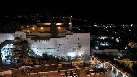 People praying on the wall, the Temple Mount, the Night Dome of the Rock Dome Stockbeeldmateriaal 124523272
